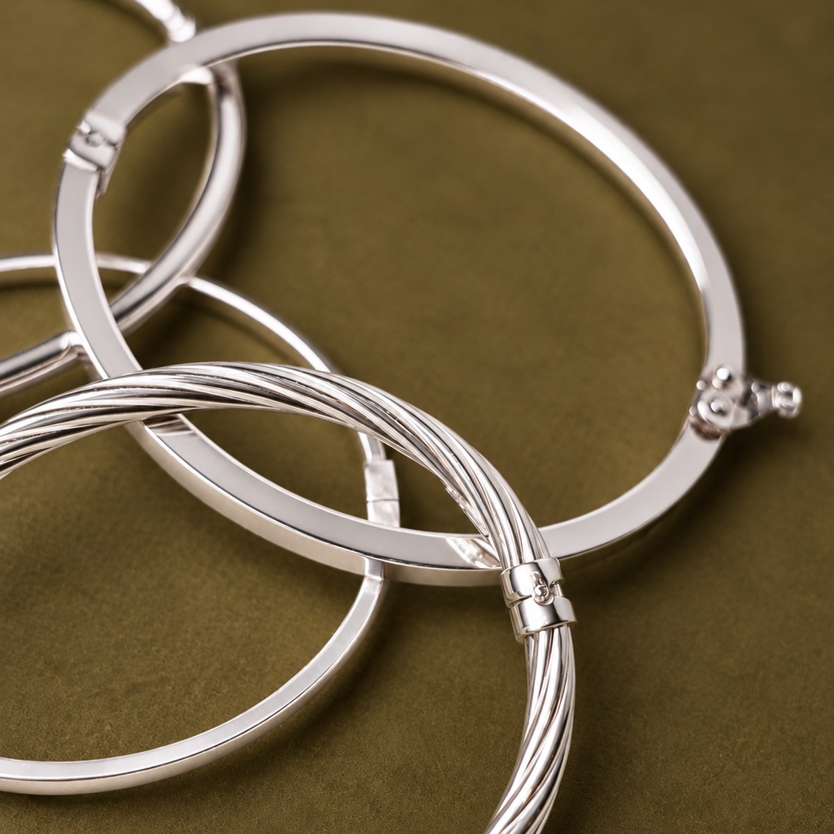 Pulseras de plata lisas y torneadas